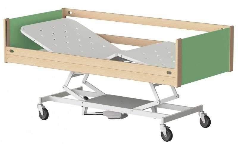 Кровать медицинская функциональная трёхсекционная КМФТ140-«МСК», с регулировками высоты и наклонов на электроприводах, в комплекте с деревянными спинками, металлическим ложем и деревянными реечными ограждениями (код МСК-6140)